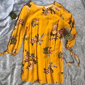 Old navy yellow floral sundress 💛